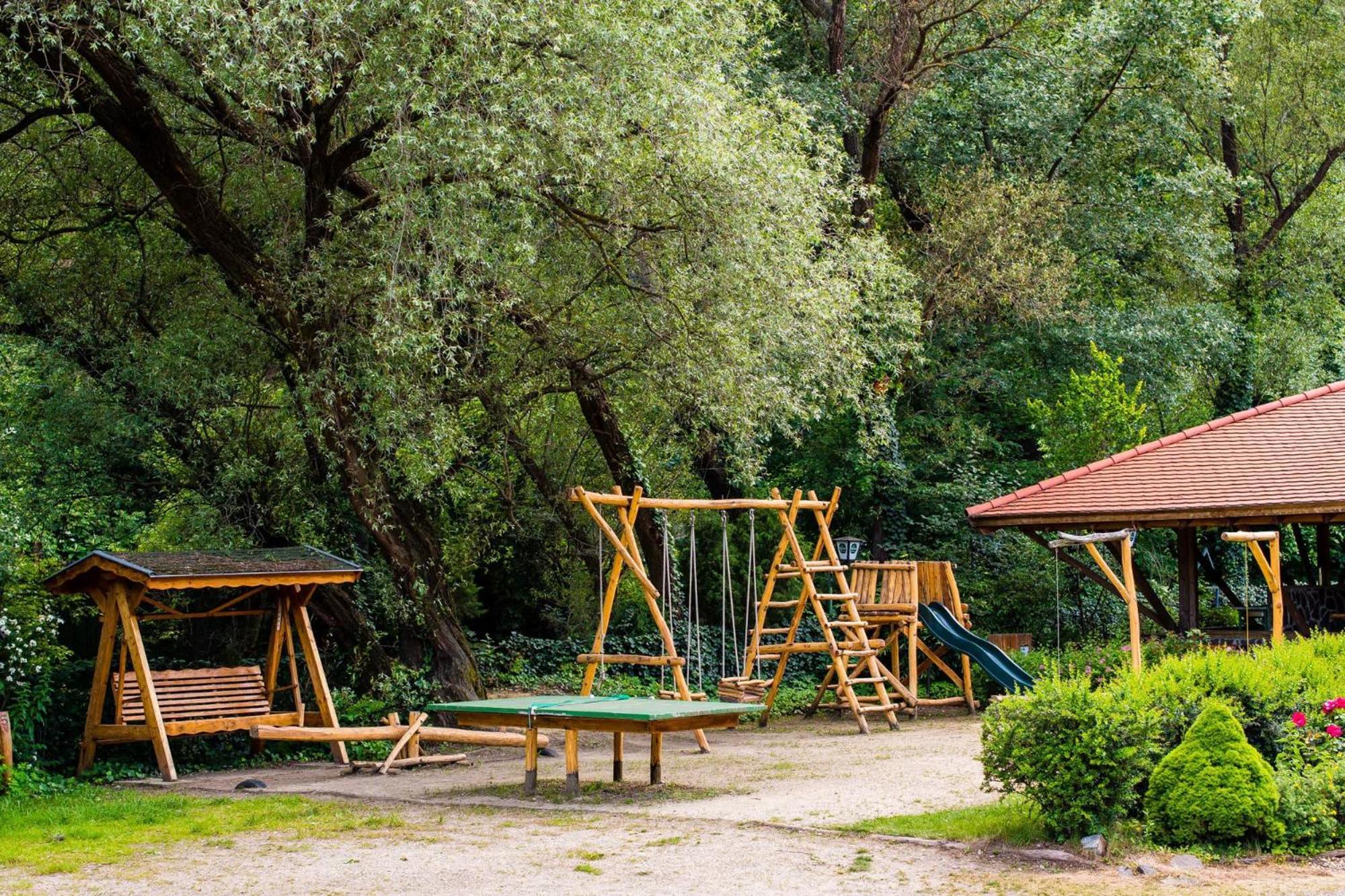 Szarvaskő Oeko-Park Panzio, Kemping Es Rendezvenykoezpont מראה חיצוני תמונה